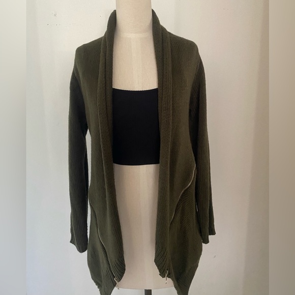 LF Open Hi Lo Cardigan with Gold Zipper Detail - Picture 2 of 7